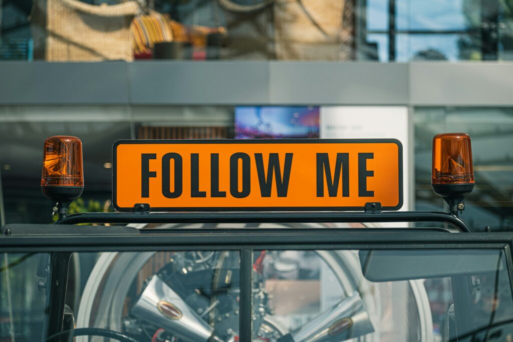 panneau "follow me"